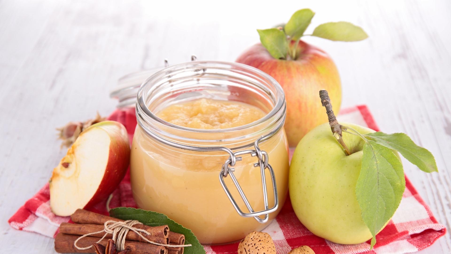 jar of Tosca Reno apple sauce